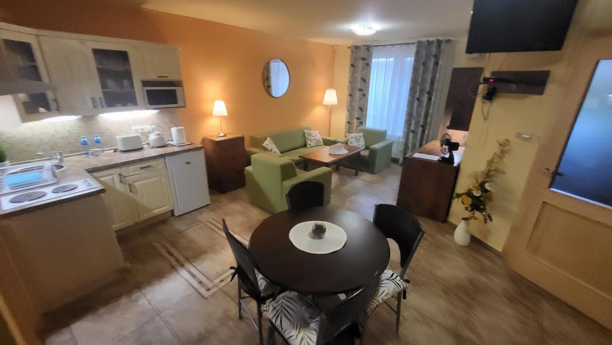 Selfness Roznava Aparthotel Luaran gambar