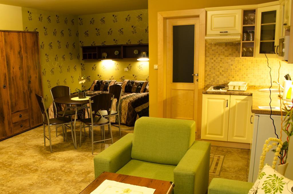 Selfness Roznava Aparthotel Bilik gambar